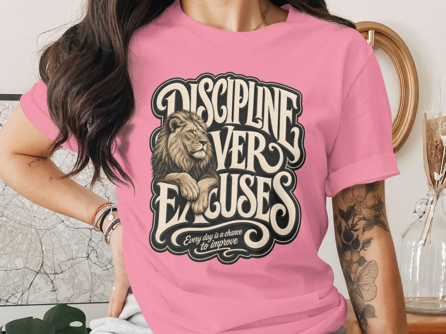 Pink t-shirt with lion and text "DISCIPLINE VERS EXCUSES"